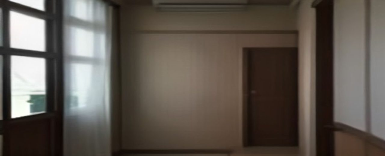 亚洲一区二区内容分区数据看板截图，暗黑影刊风格界面展示一区与二区的内容分类、画质规格与用户访问分布，配色为墨绿与金棕，极简编辑部质感